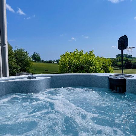 בלנדפורד פורום The Retreat, Sauna & Hot Tub, Charming & Cosy Gem מראה חיצוני תמונה